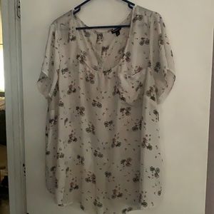 Torrid button up back of blouse